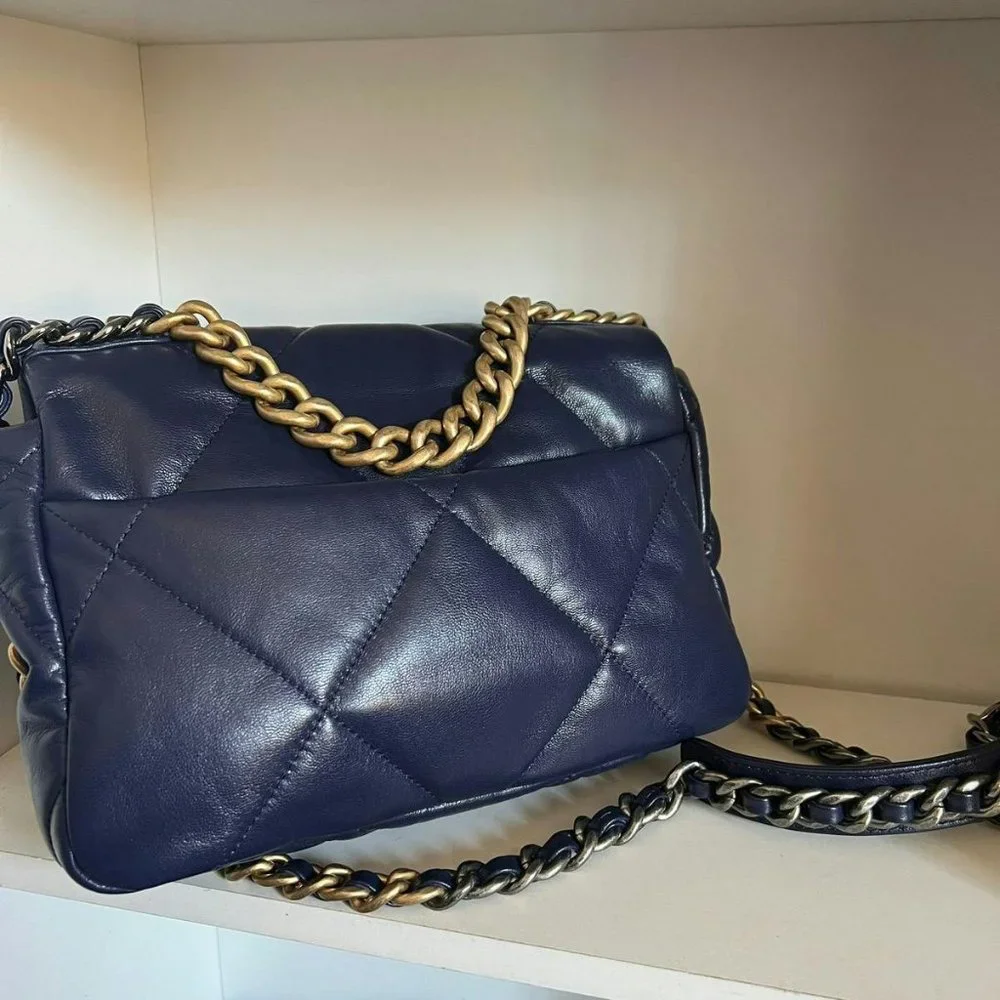 Chanel 19 small lambskin bag - Picture 6 of 8